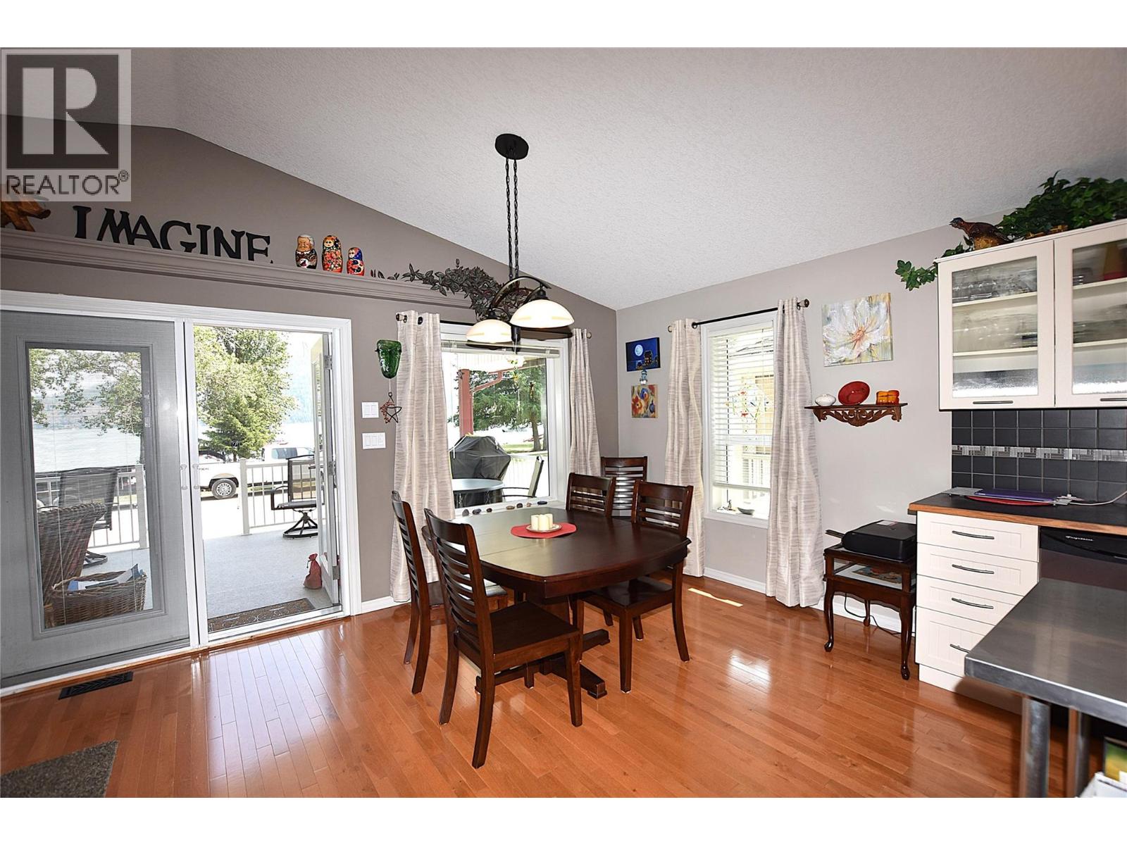 39 Lakeshore Drive, Vernon, British Columbia  V1H 2A1 - Photo 11 - 10386341