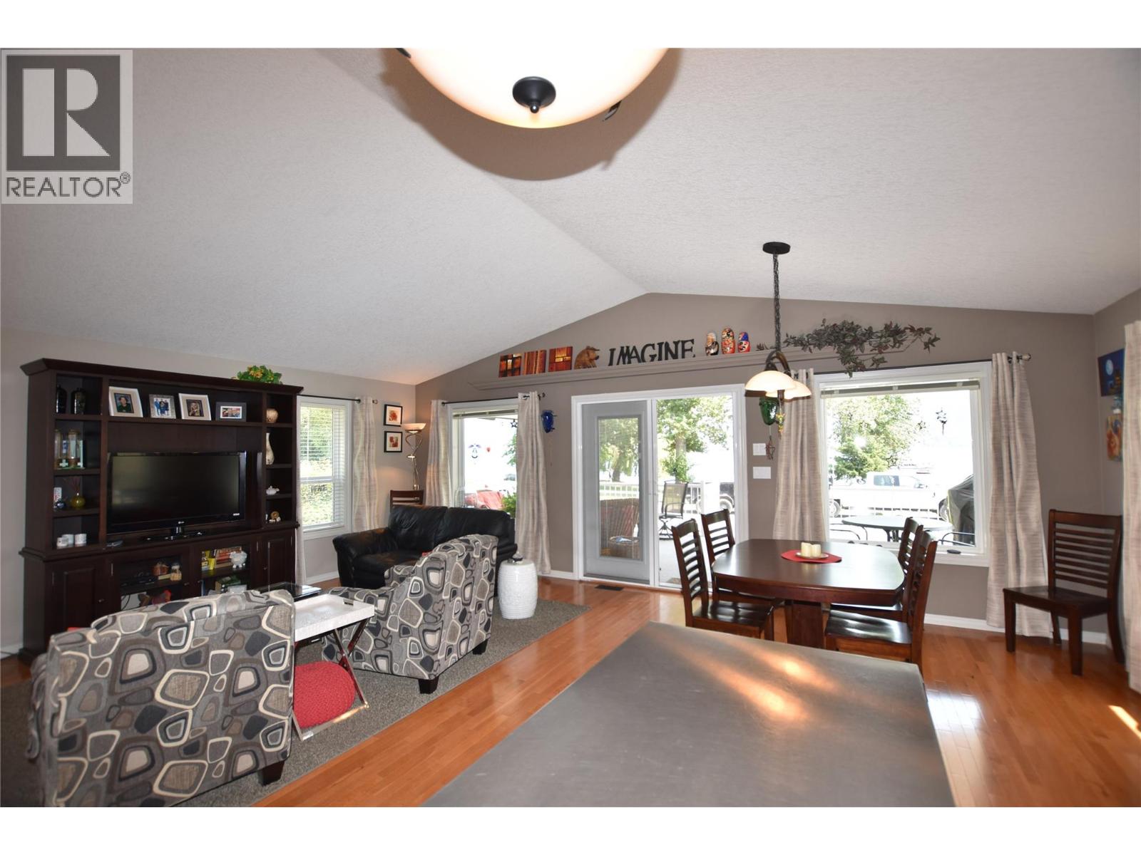 39 Lakeshore Drive, Vernon, British Columbia  V1H 2A1 - Photo 15 - 10386341