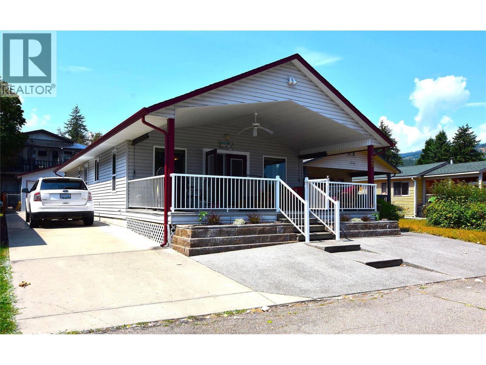 39 Lakeshore Drive, Vernon, British Columbia  V1H 2A1 - Photo 2 - 10386341