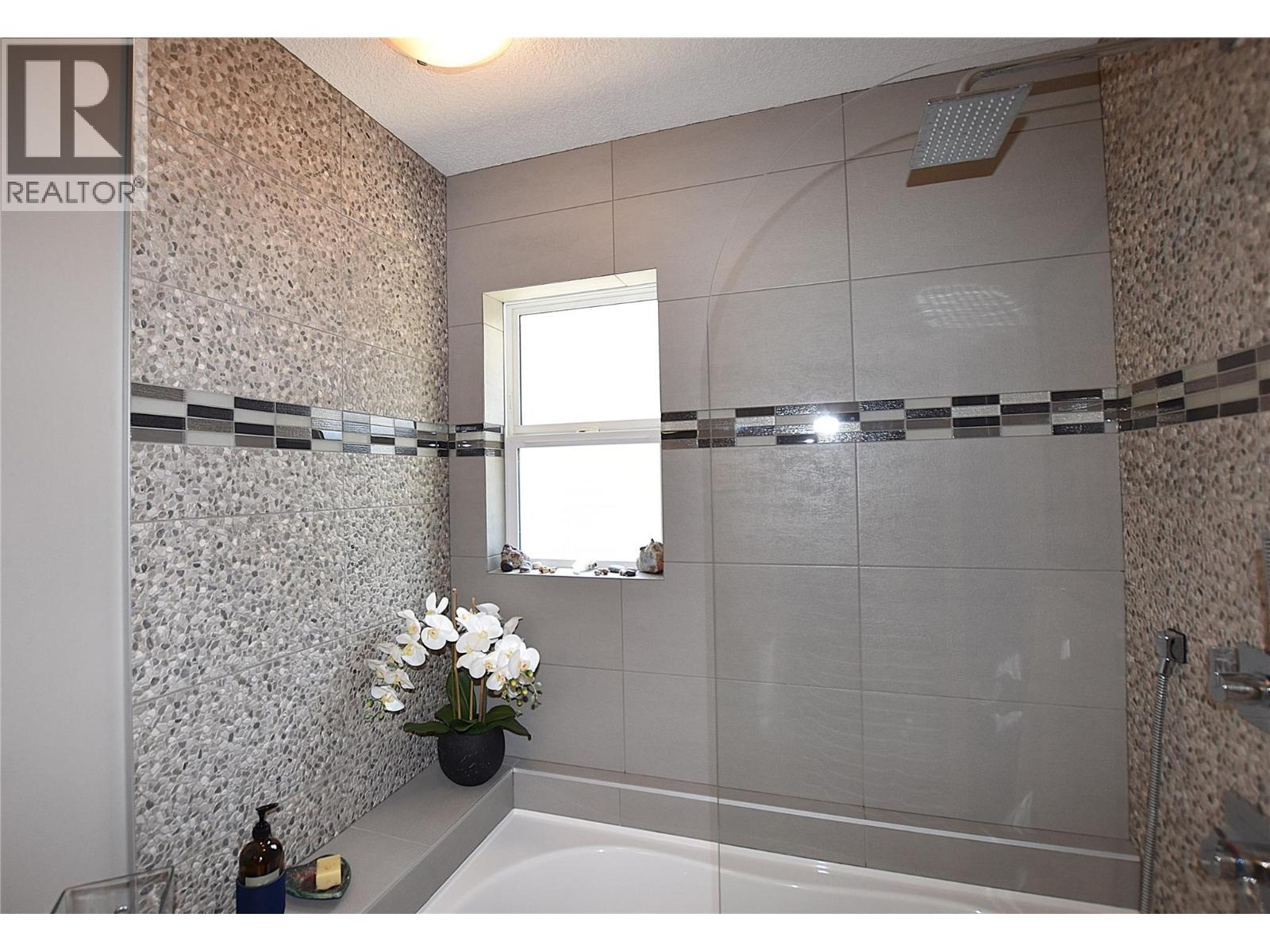 39 Lakeshore Drive, Vernon, British Columbia  V1H 2A1 - Photo 27 - 10386341