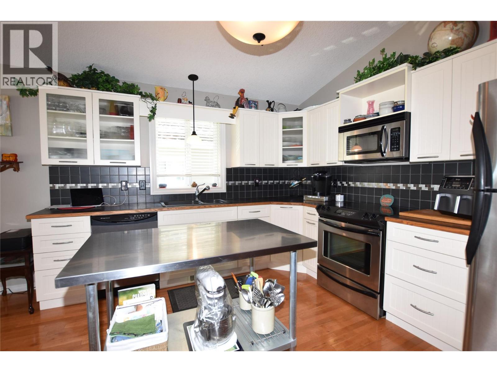 39 Lakeshore Drive, Vernon, British Columbia  V1H 2A1 - Photo 8 - 10386341