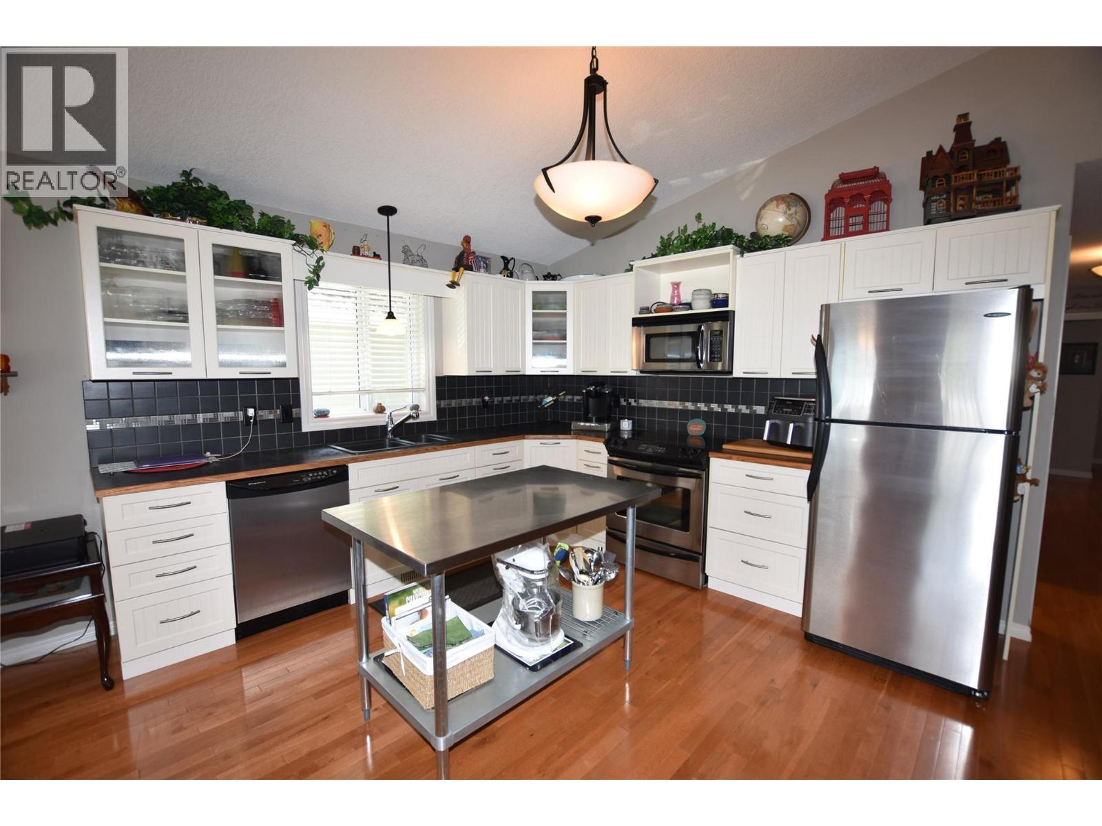 39 Lakeshore Drive, Vernon, British Columbia  V1H 2A1 - Photo 9 - 10386341