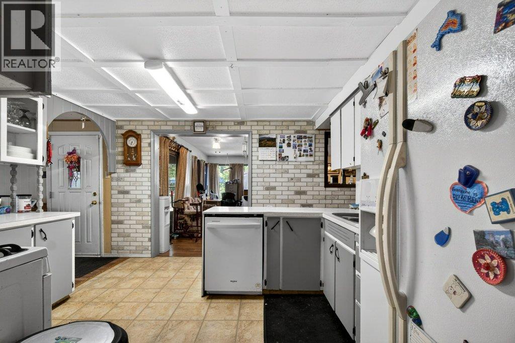 97 Salmon River Road, Salmon Arm, British Columbia  V1E 3E2 - Photo 12 - 10386213