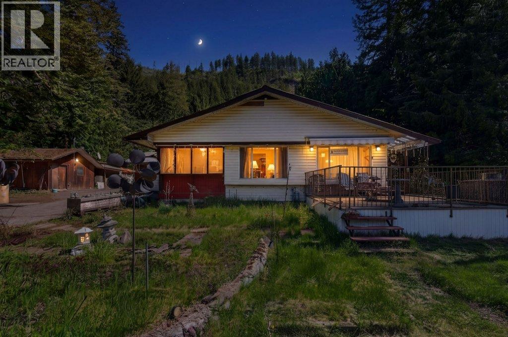 97 Salmon River Road, Salmon Arm, British Columbia  V1E 3E2 - Photo 2 - 10386213