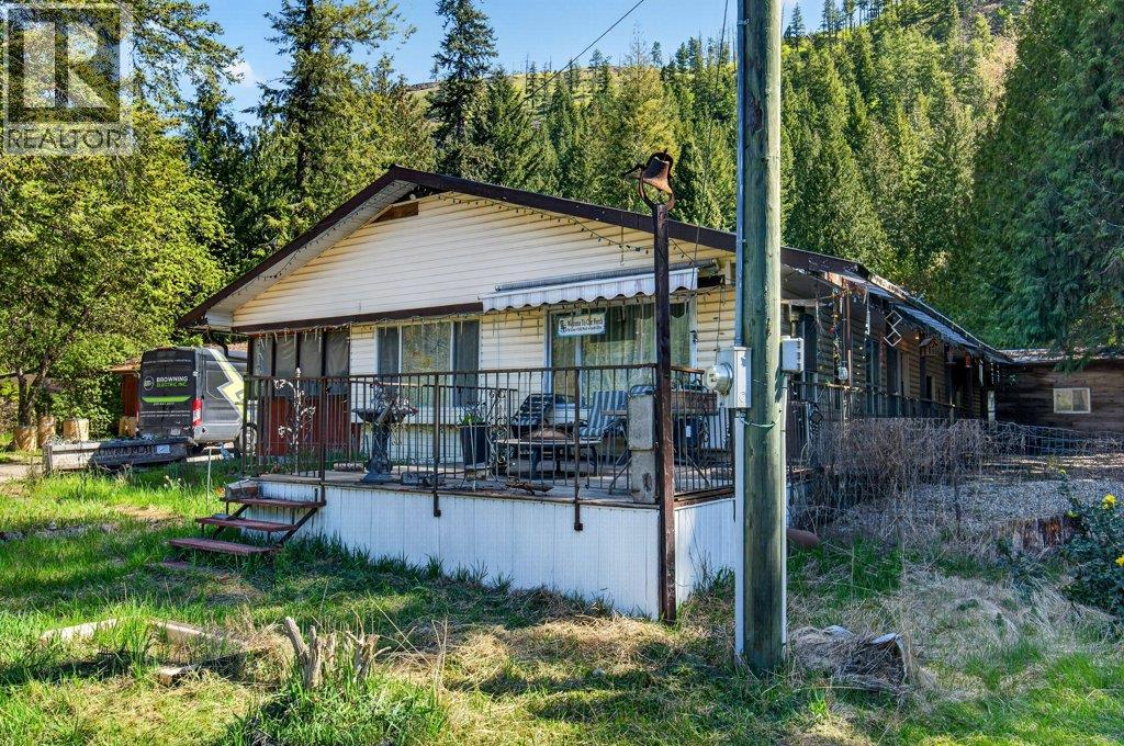 97 Salmon River Road, Salmon Arm, British Columbia  V1E 3E2 - Photo 3 - 10386213