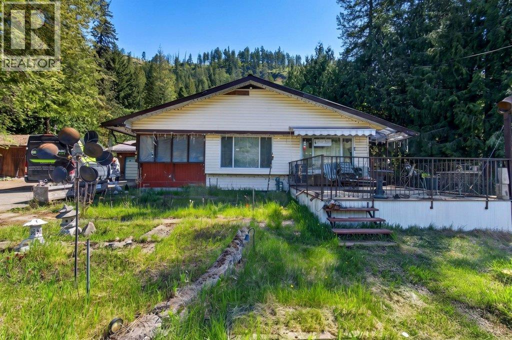 97 Salmon River Road, Salmon Arm, British Columbia  V1E 3E2 - Photo 4 - 10386213