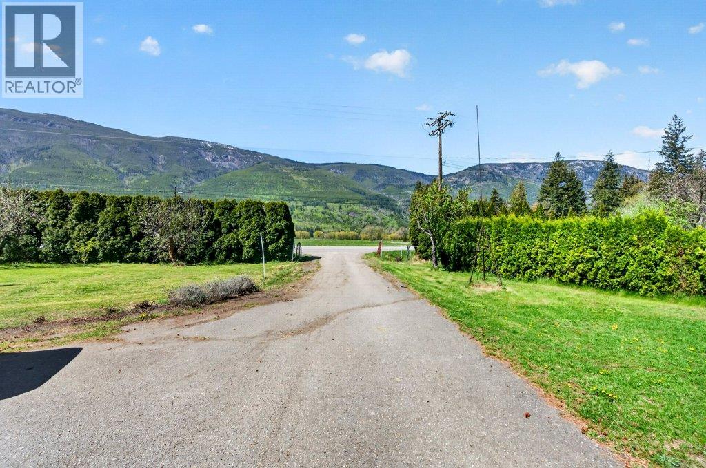 97 Salmon River Road, Salmon Arm, British Columbia  V1E 3E2 - Photo 5 - 10386213