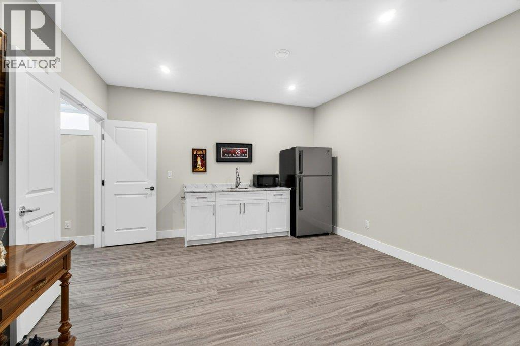 1530 2 Street Se, Salmon Arm, British Columbia  V1E 0G3 - Photo 34 - 10386378