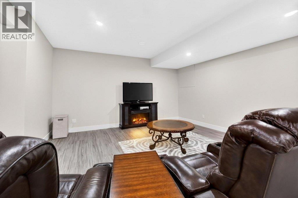 1530 2 Street Se, Salmon Arm, British Columbia  V1E 0G3 - Photo 37 - 10386378