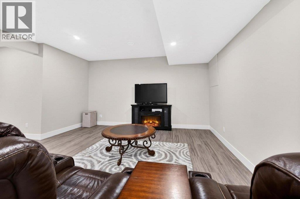 1530 2 Street Se, Salmon Arm, British Columbia  V1E 0G3 - Photo 38 - 10386378