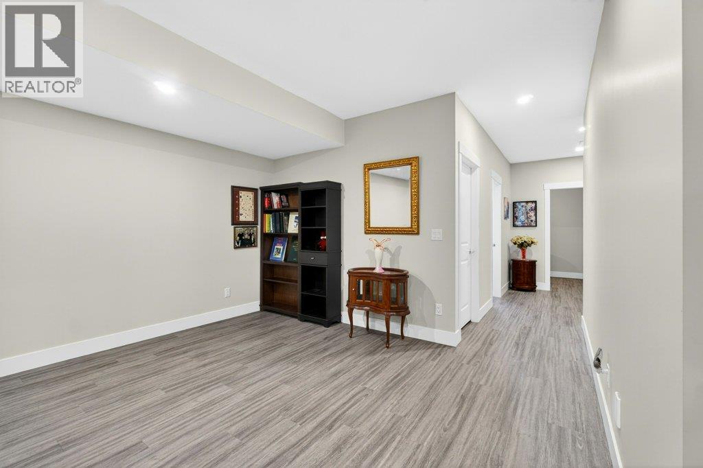 1530 2 Street Se, Salmon Arm, British Columbia  V1E 0G3 - Photo 39 - 10386378