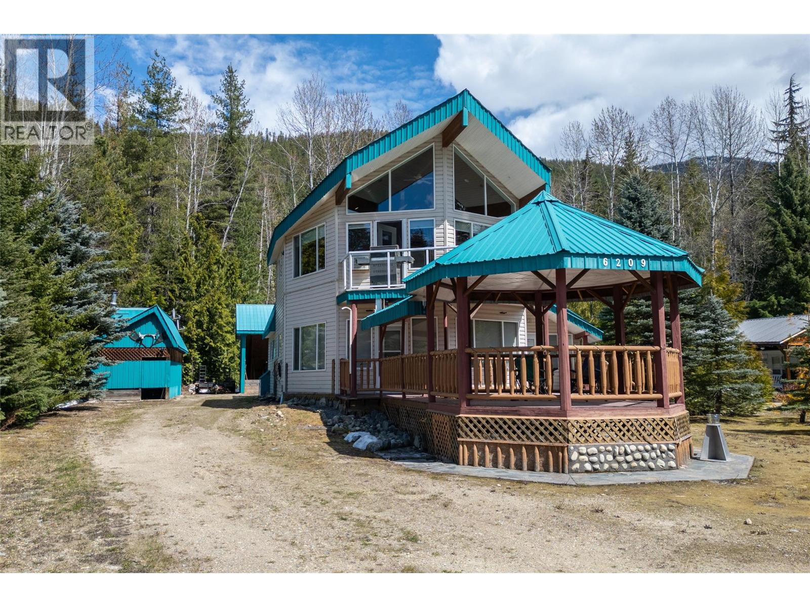 6209 Sawczuk Road Sawczuk Road, trout lake, British Columbia