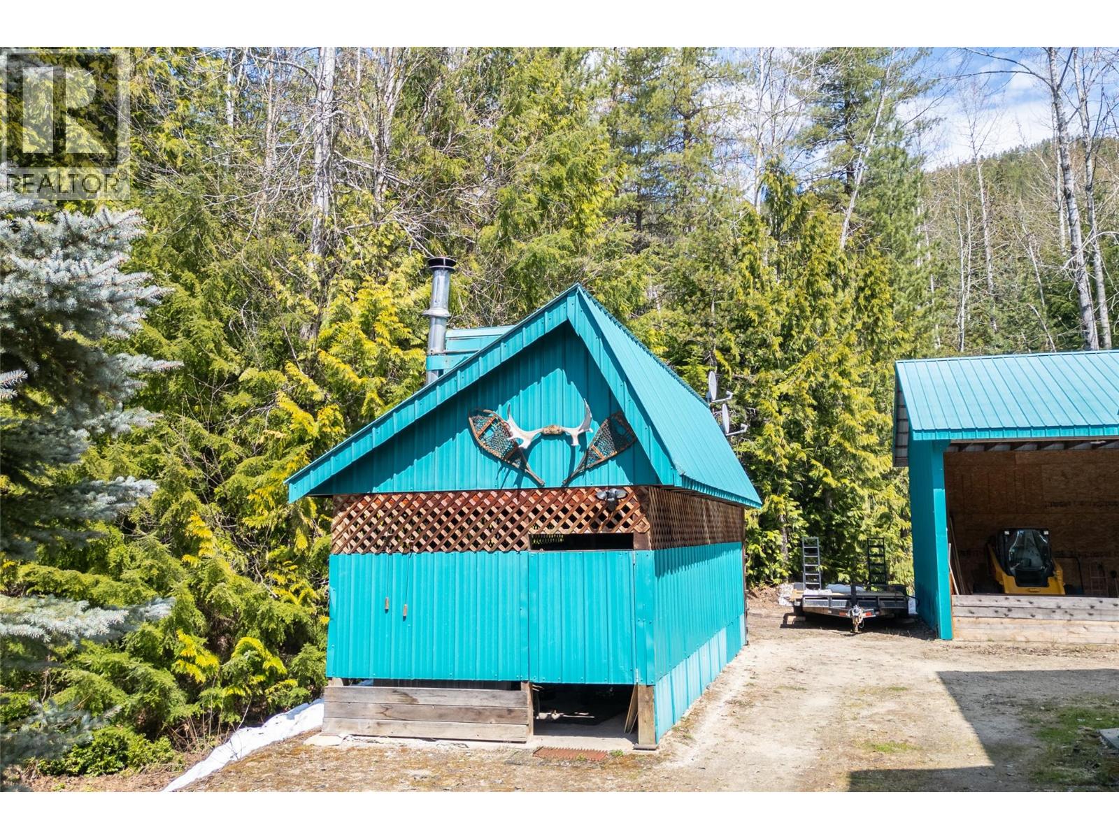 6209 Sawczuk Road Sawczuk Road, Trout Lake, British Columbia  V0G 1R2 - Photo 35 - 10386318