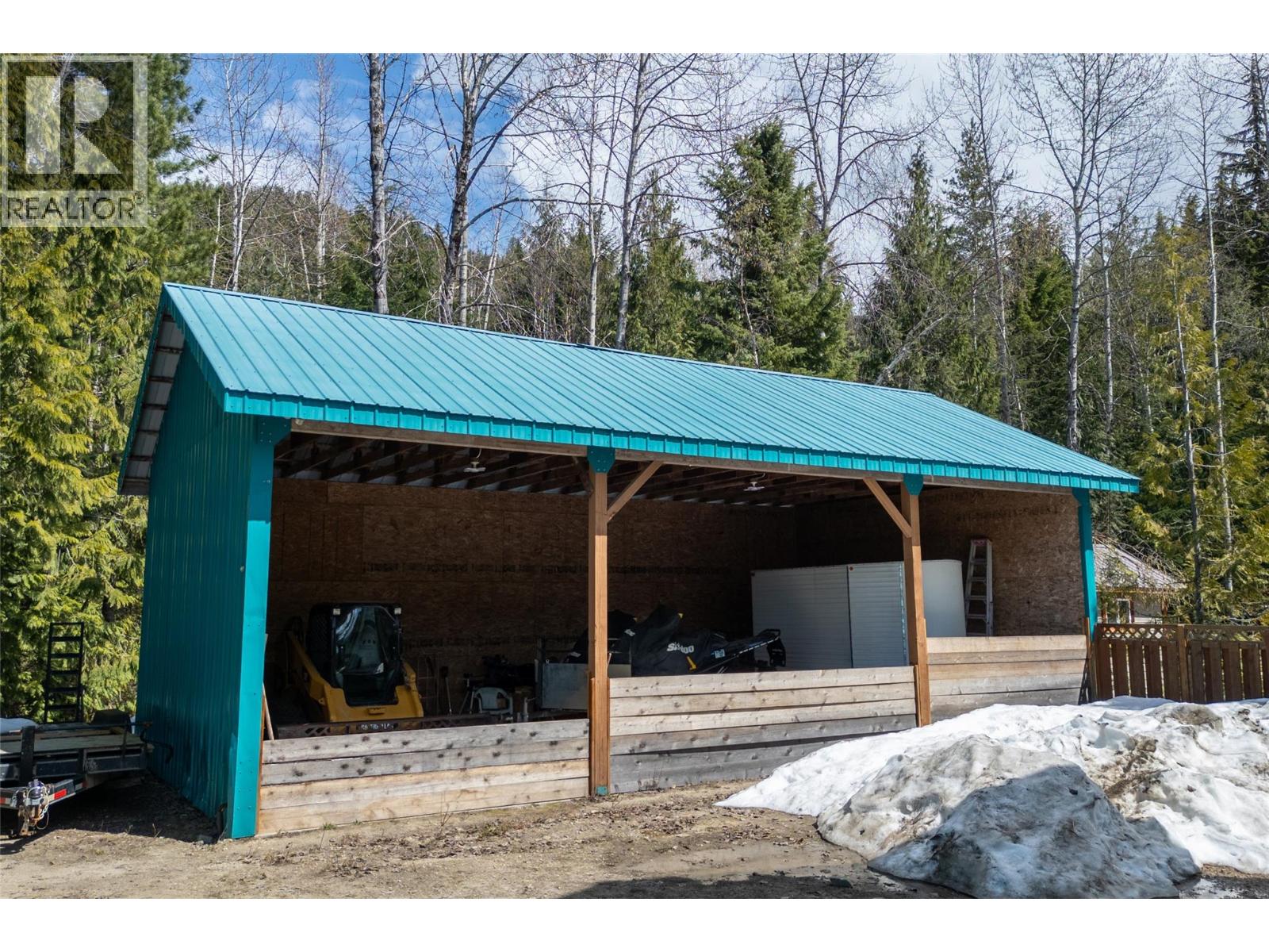 6209 Sawczuk Road Sawczuk Road, Trout Lake, British Columbia  V0G 1R2 - Photo 36 - 10386318