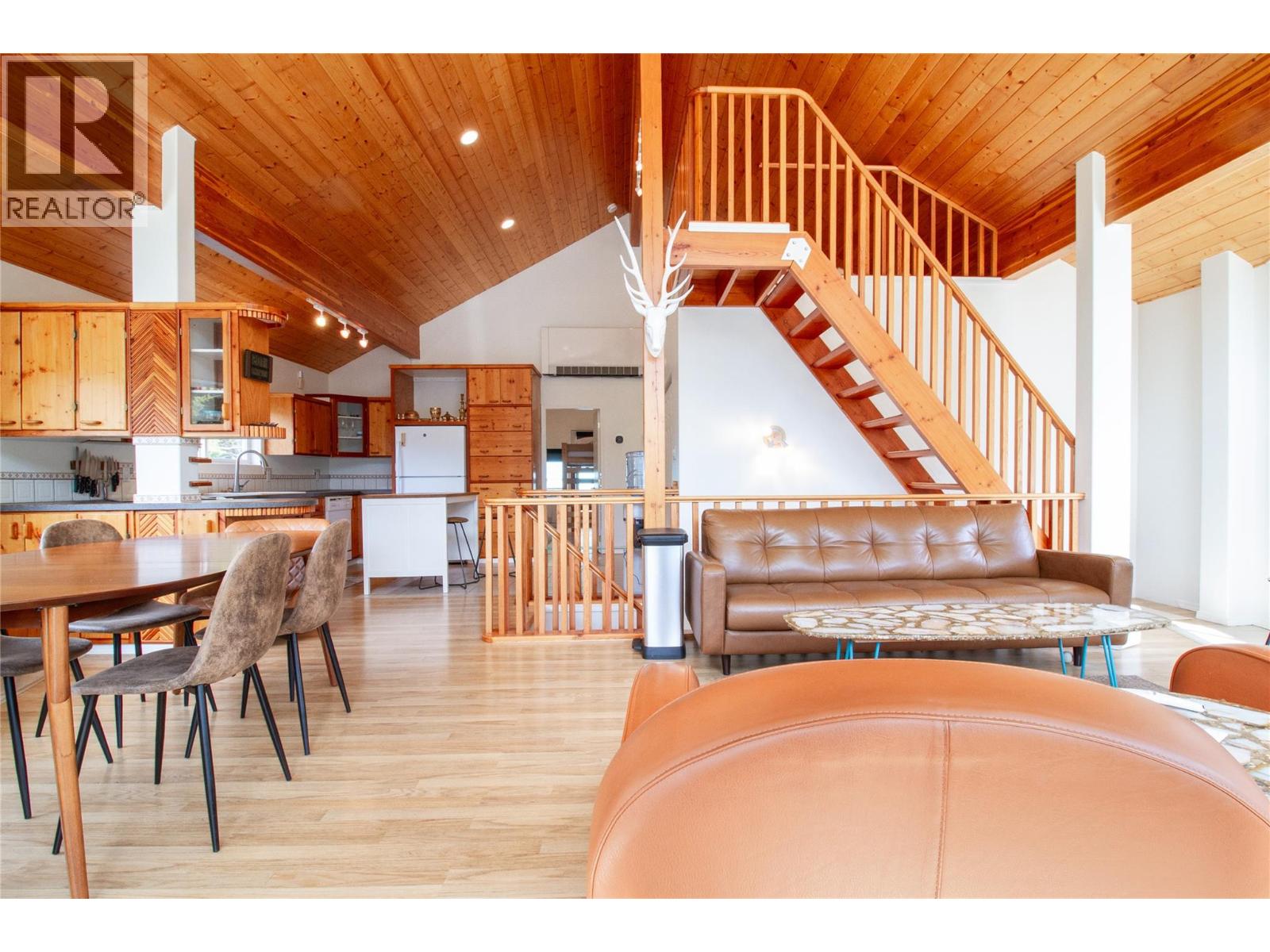 6209 Sawczuk Road Sawczuk Road, Trout Lake, British Columbia  V0G 1R2 - Photo 8 - 10386318