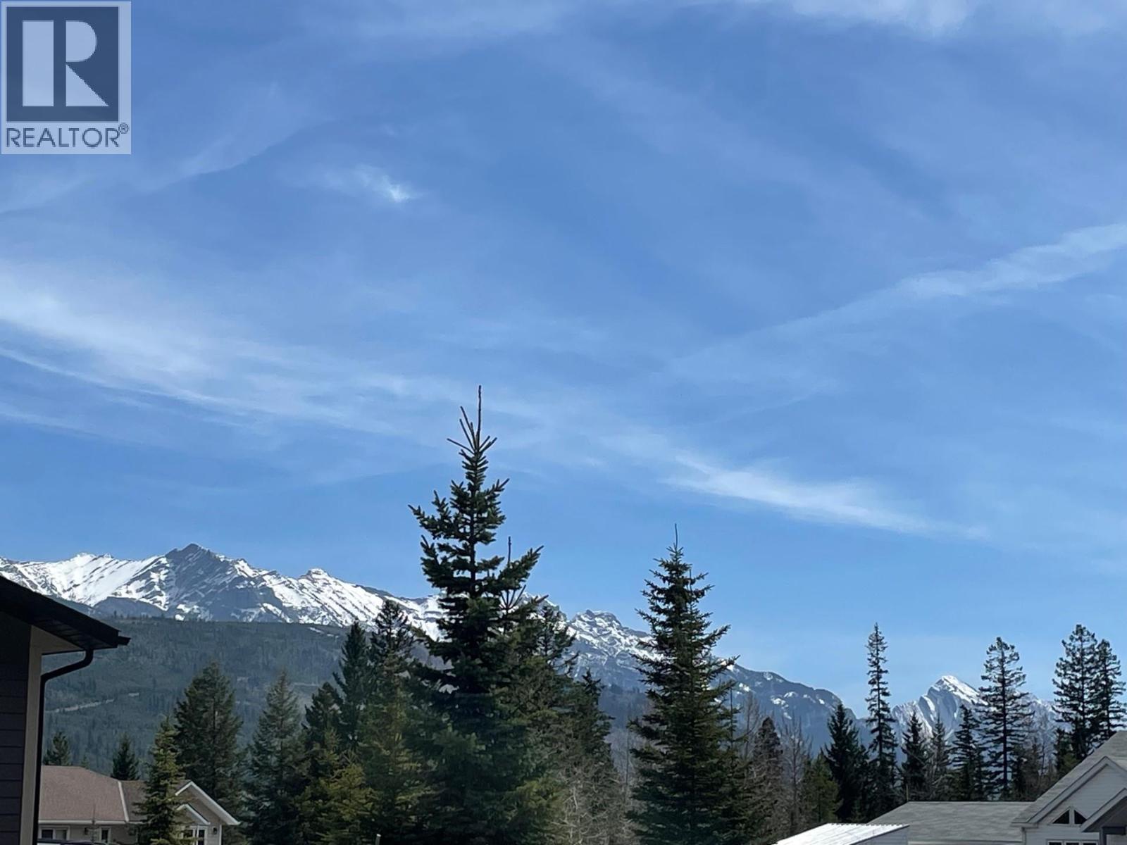 10 Daswon Crescent, Elkford, British Columbia  V0B 1H0 - Photo 3 - 10386229
