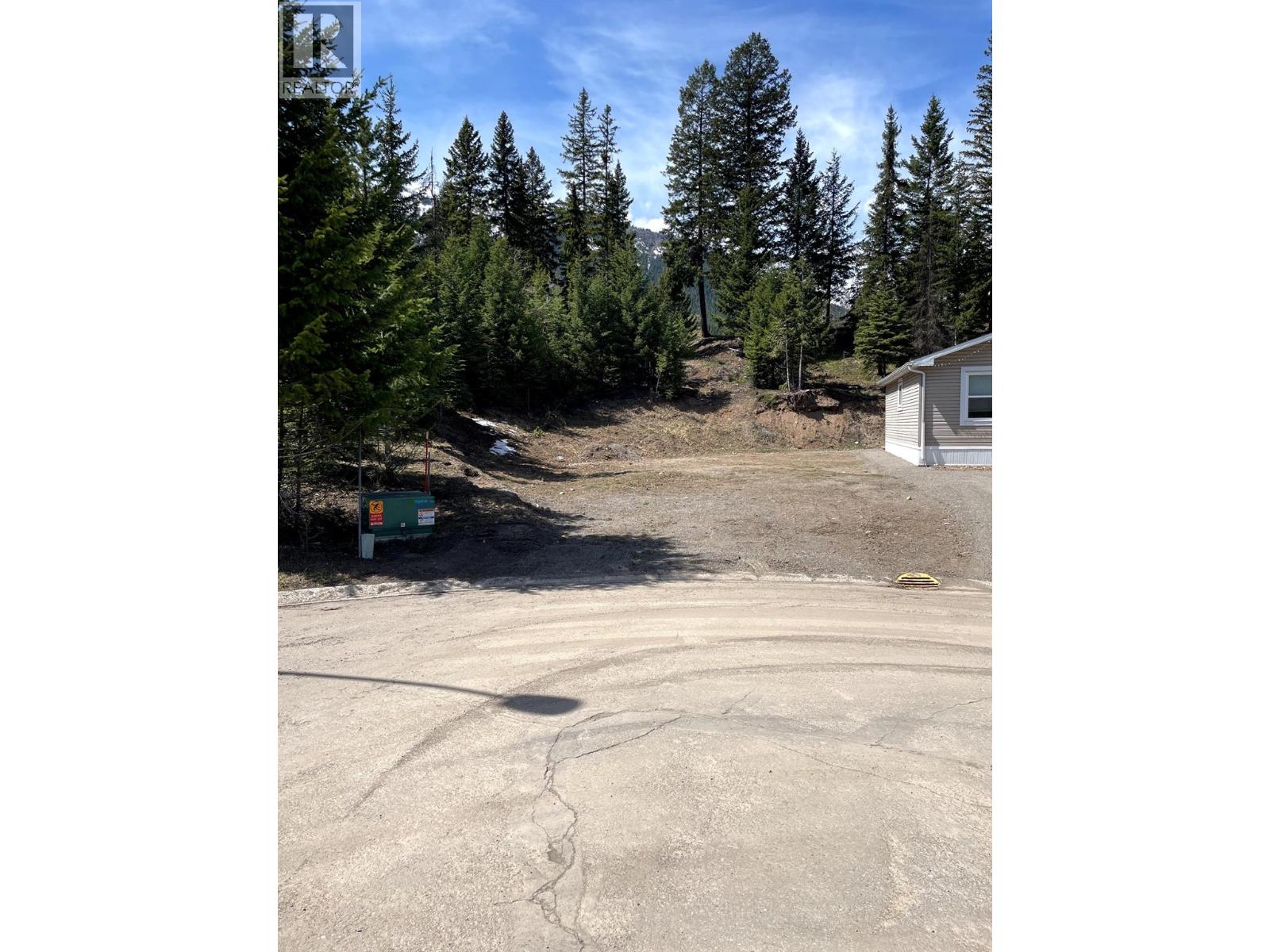 3 Churchill Place, Elkford, British Columbia  V0B 1H0 - Photo 3 - 10386224