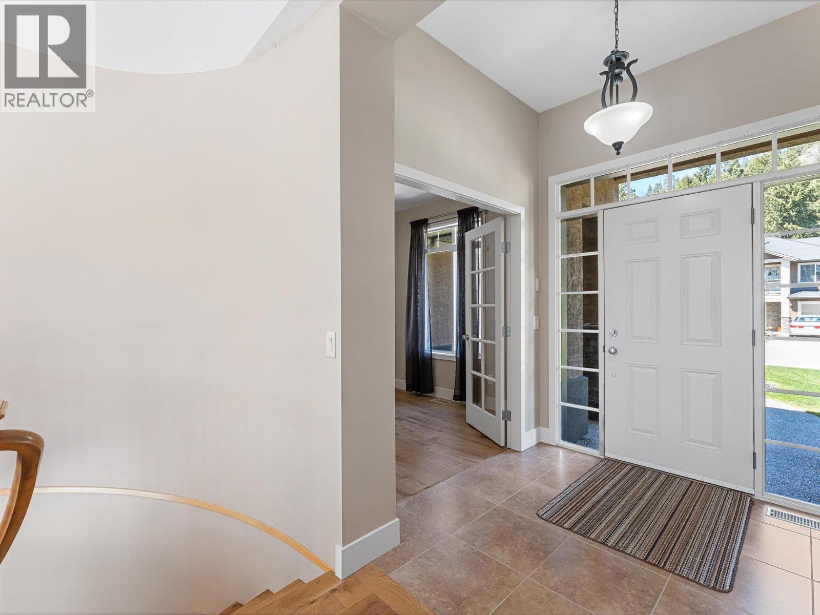 2413 Cobblestone Road, West Kelowna, British Columbia  V4T 3A7 - Photo 6 - 10386381