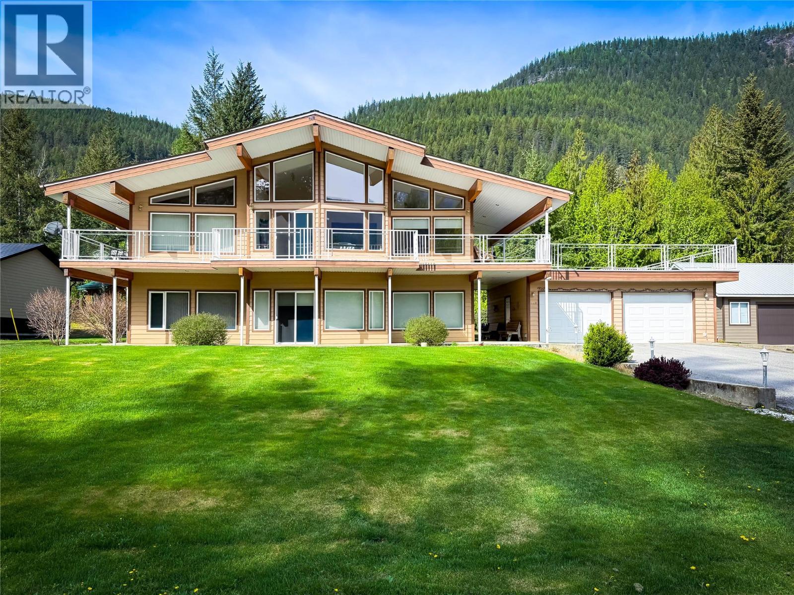 309 KOOTENAY Street, lardeau, British Columbia