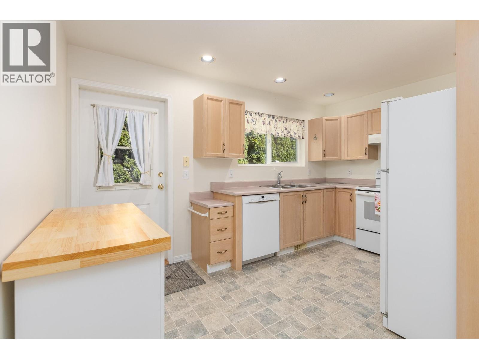870 10 Street Sw Lot# 112, Salmon Arm, British Columbia  V1E 1L9 - Photo 13 - 10386220