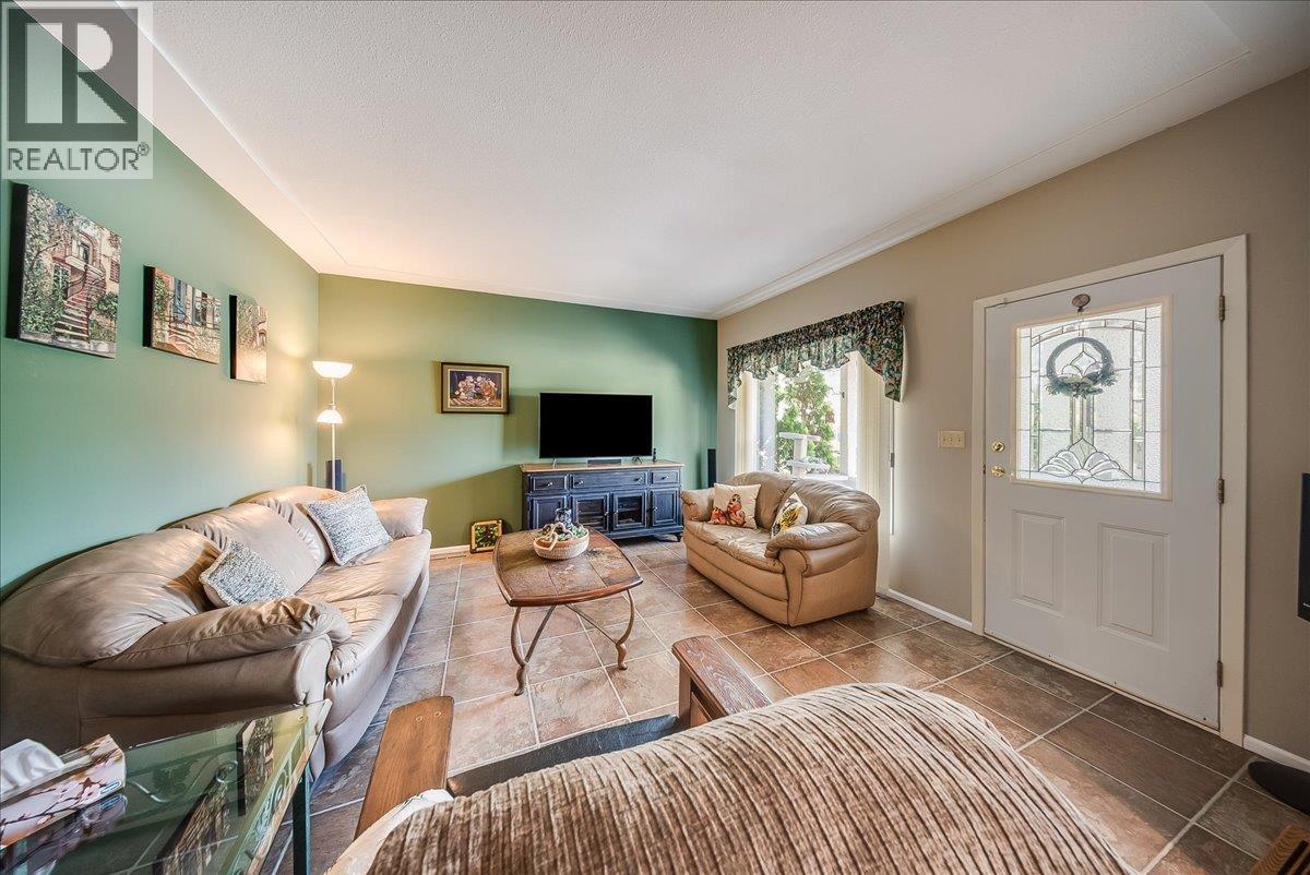 1239 Third Avenue, Trail, British Columbia  V1R 1P1 - Photo 11 - 10386250