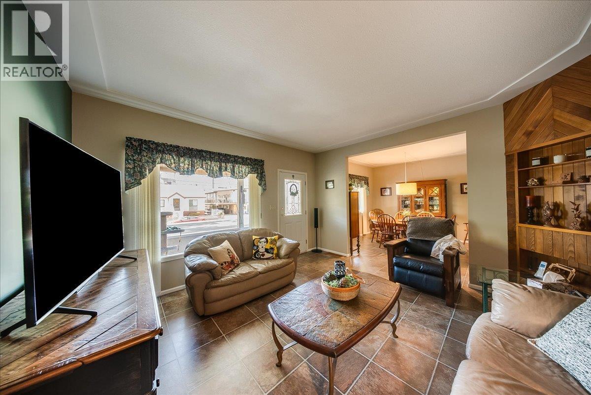 1239 Third Avenue, Trail, British Columbia  V1R 1P1 - Photo 13 - 10386250