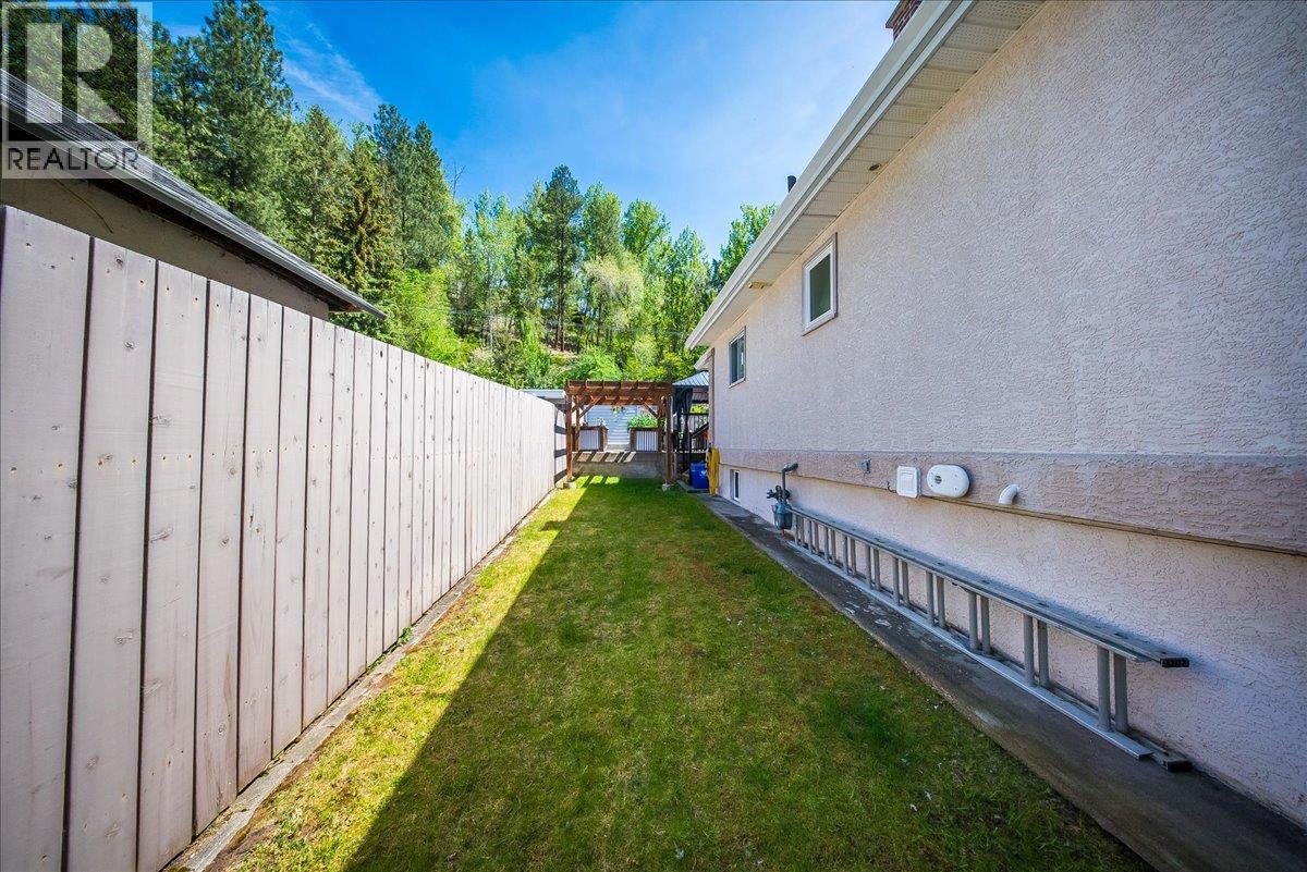 1239 Third Avenue, Trail, British Columbia  V1R 1P1 - Photo 49 - 10386250