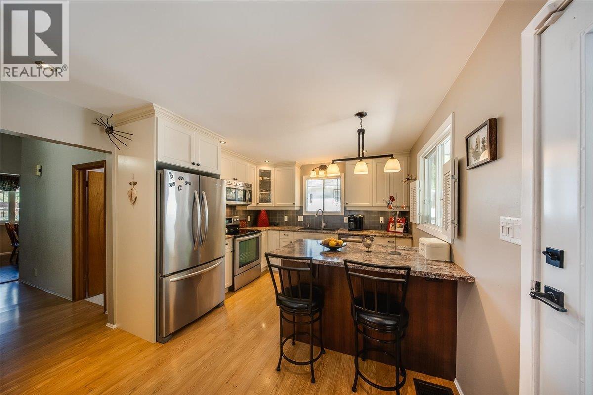 1239 Third Avenue, Trail, British Columbia  V1R 1P1 - Photo 6 - 10386250