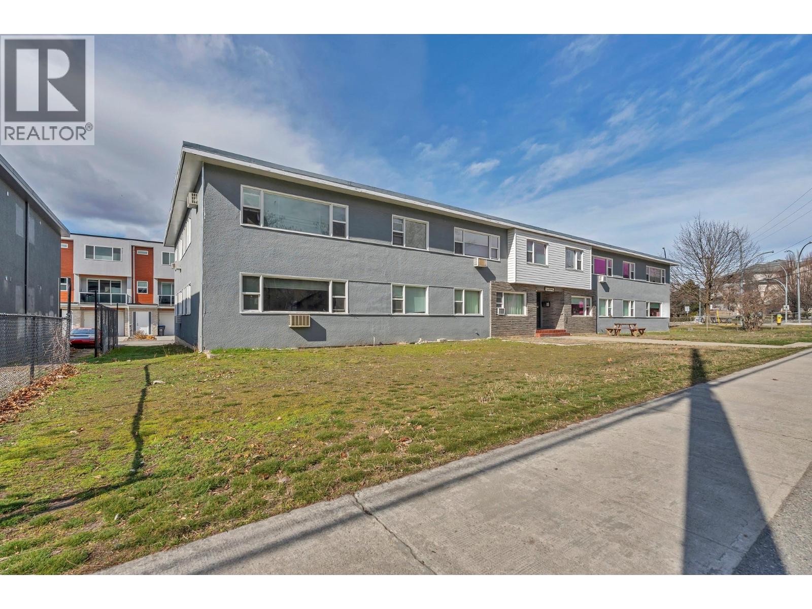 909 Fairview Road, Penticton, British Columbia  V2A 5Z1 - Photo 3 - 10386430