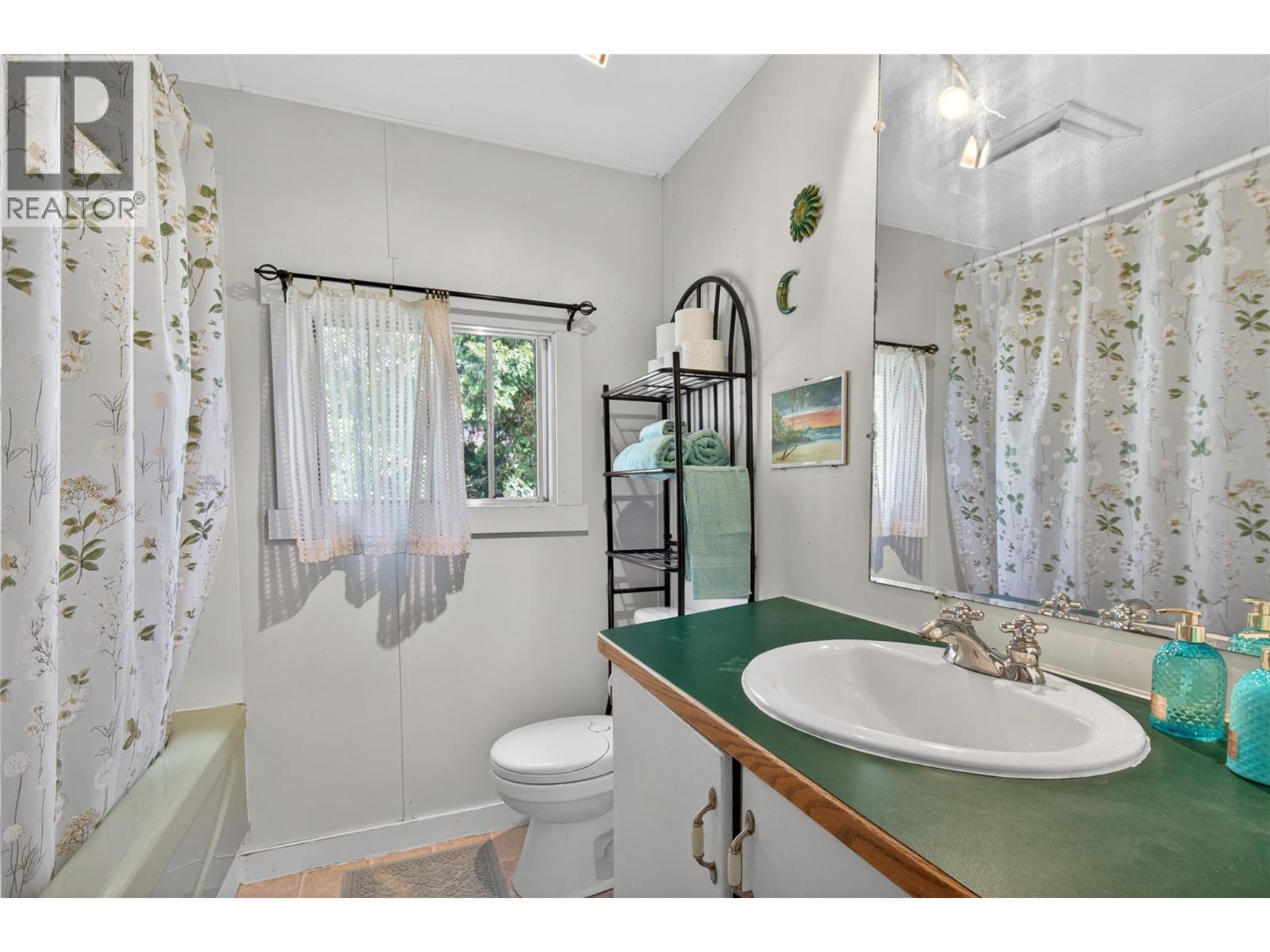 905 Lower Debeck Road, Naramata, British Columbia  V0H 1N1 - Photo 17 - 10385921