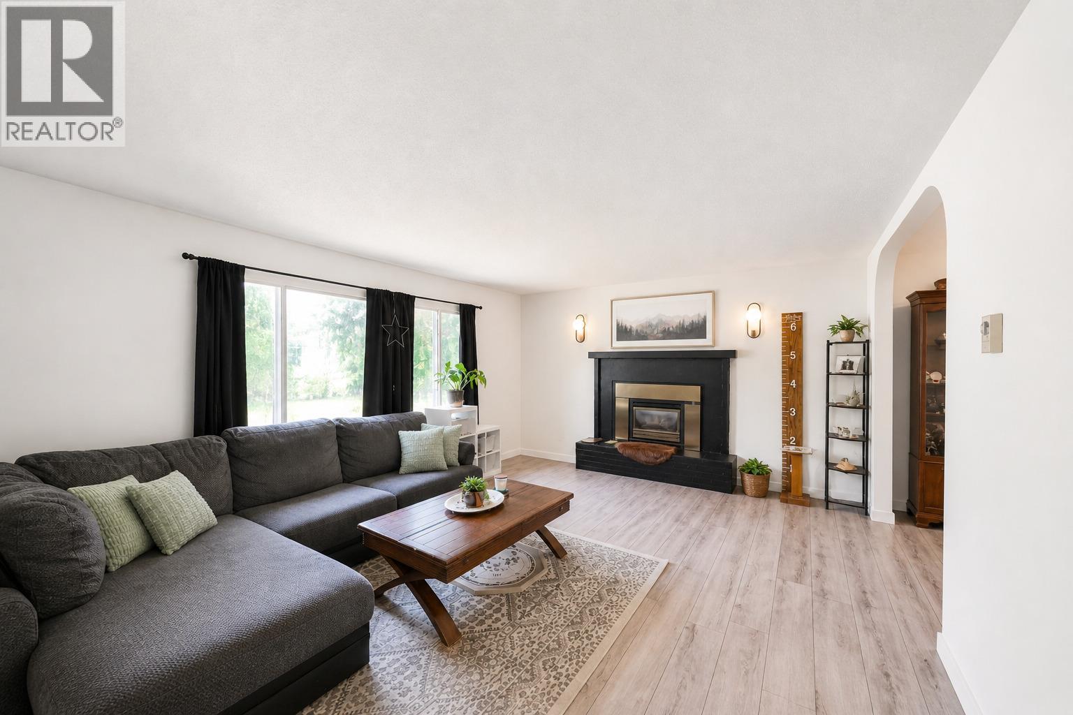 2897 Highway 3a, Nelson, British Columbia  V1L 6M1 - Photo 3 - 10385662