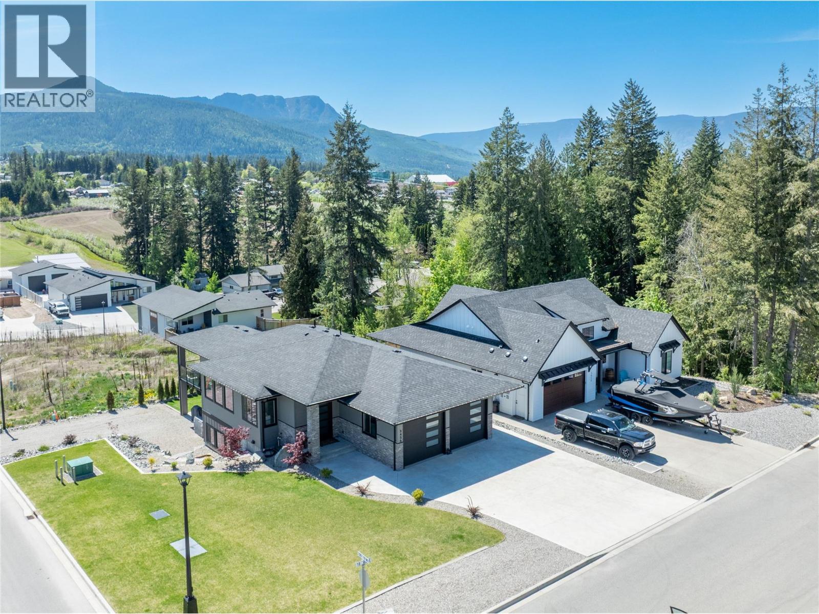 3456 18 Avenue Ne, Salmon Arm, British Columbia  V1E 1M9 - Photo 2 - 10386409