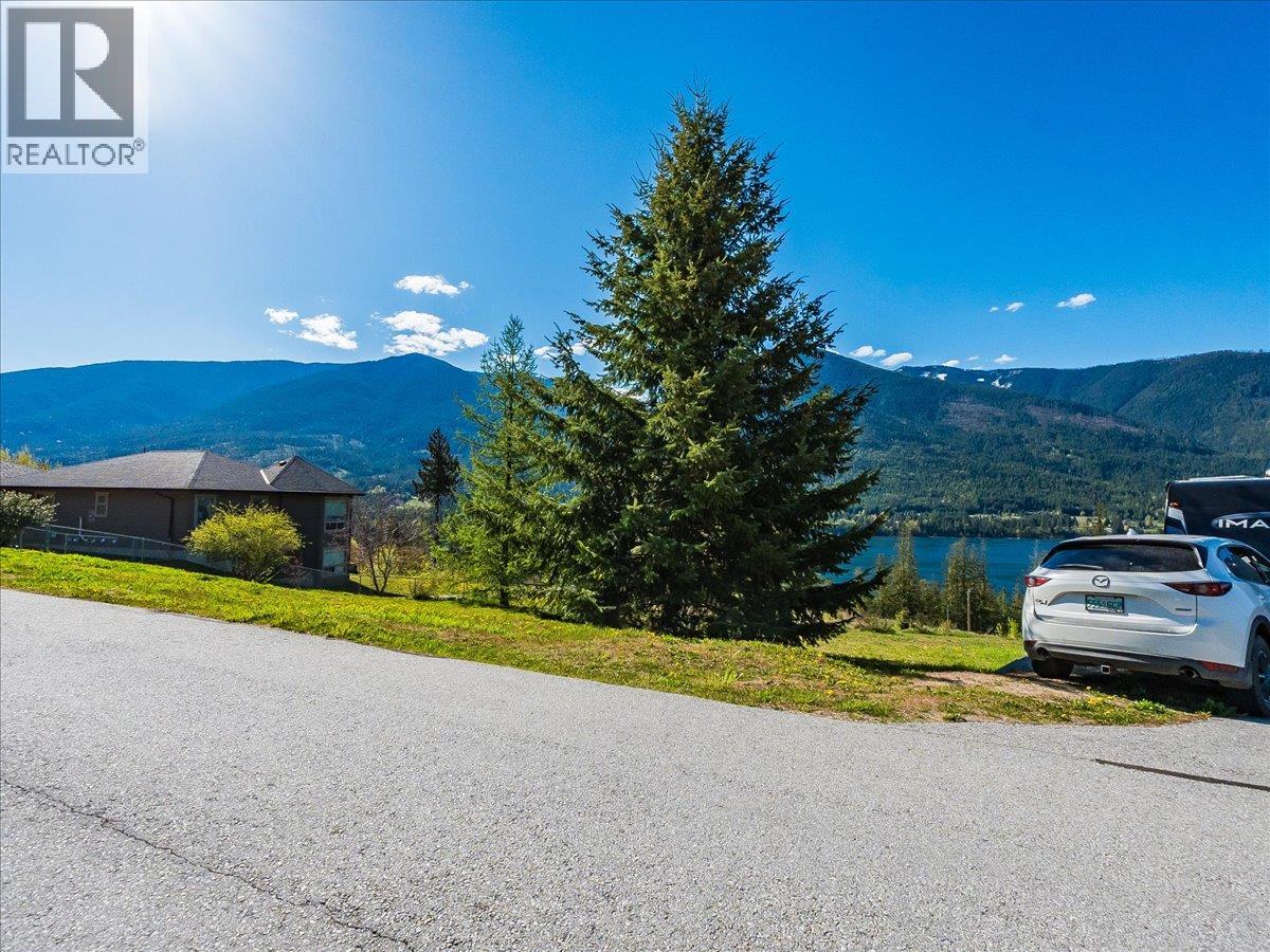 6759 Eagleview Lane, Nelson, British Columbia  V1L 6W6 - Photo 8 - 10381435