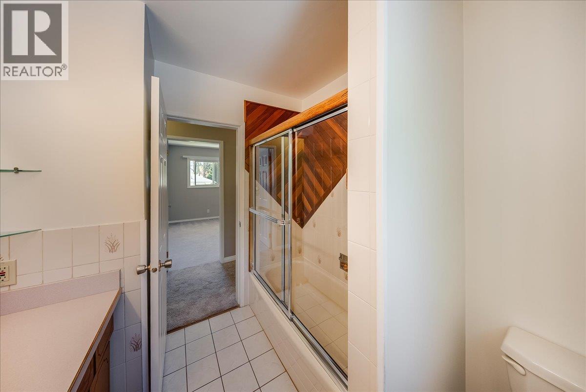 541 Portia Crescent, Trail, British Columbia  V1R 1A8 - Photo 14 - 10385136