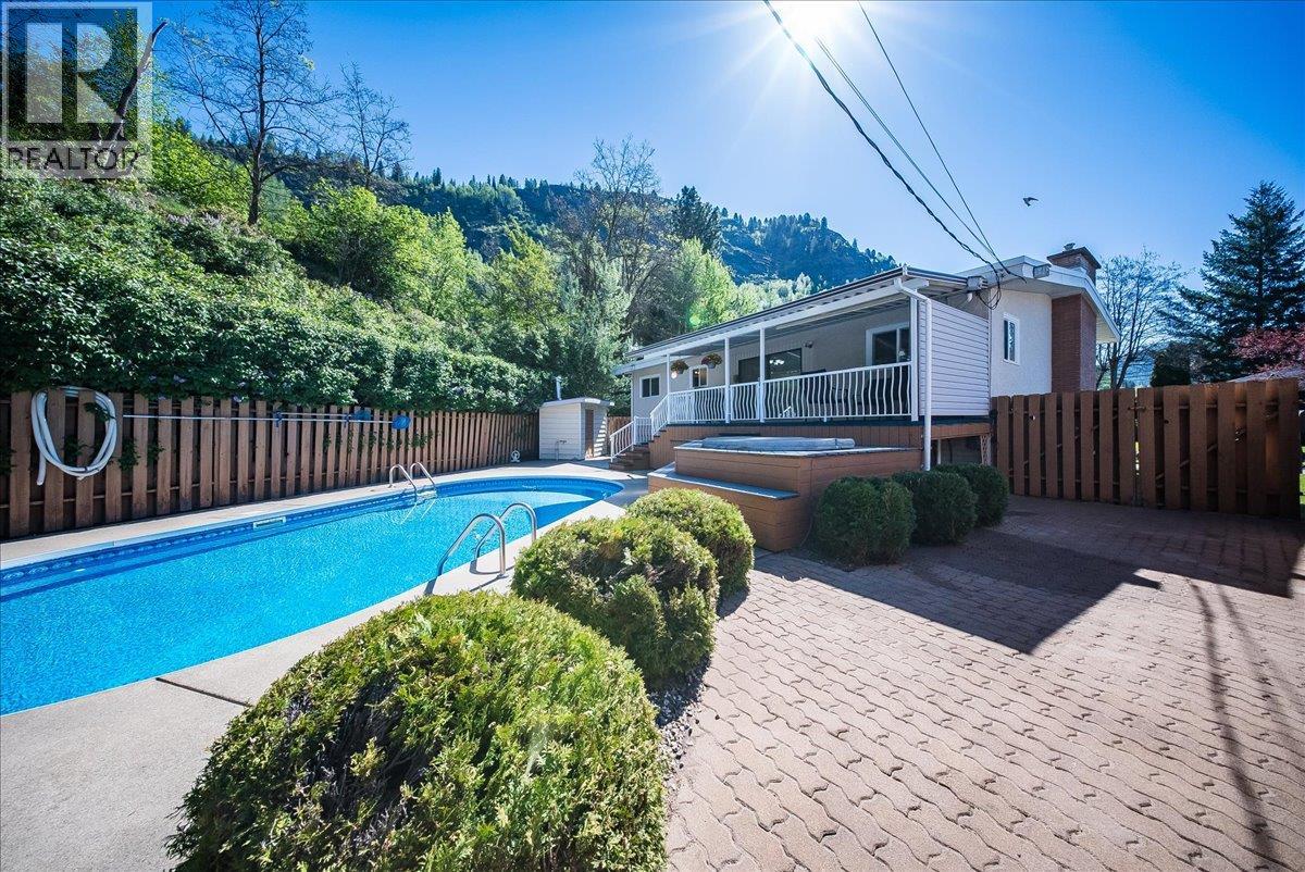 541 Portia Crescent, Trail, British Columbia  V1R 1A8 - Photo 29 - 10385136