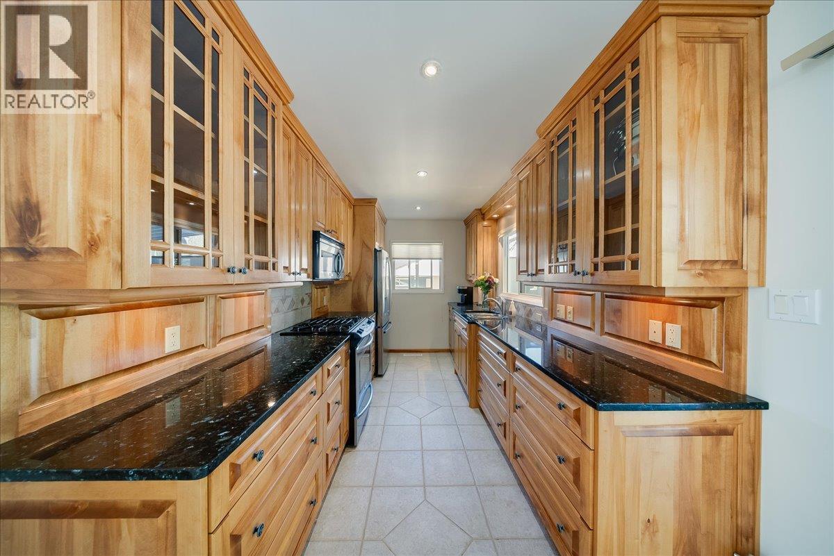 541 Portia Crescent, Trail, British Columbia  V1R 1A8 - Photo 4 - 10385136