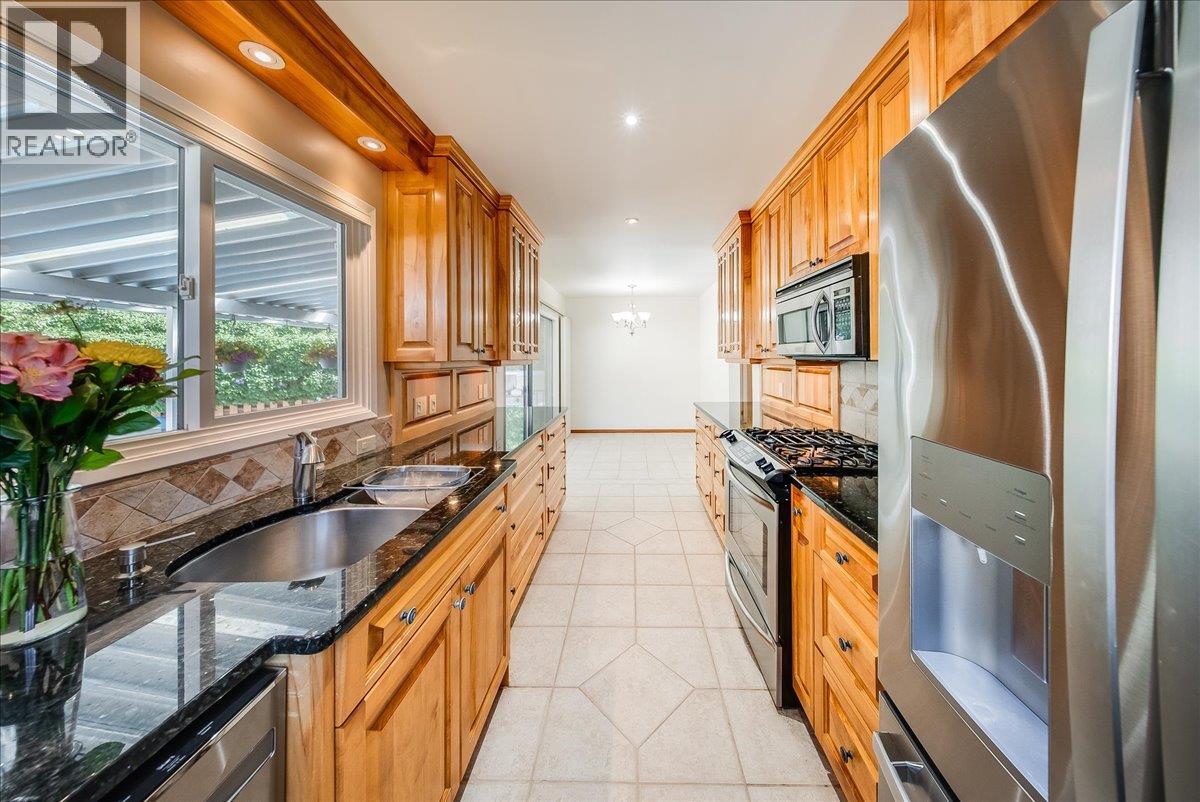 541 Portia Crescent, Trail, British Columbia  V1R 1A8 - Photo 5 - 10385136