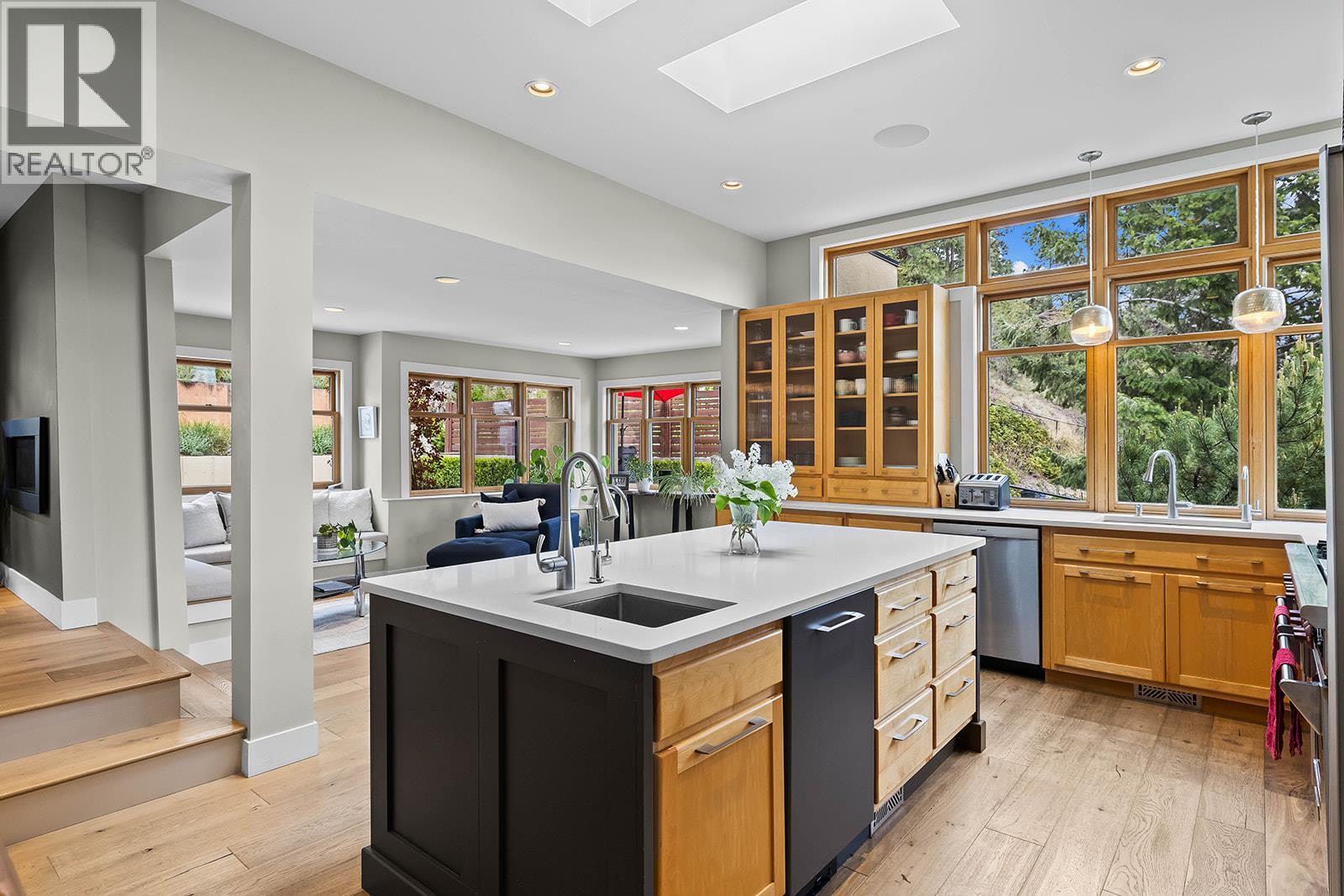 837 Mount Royal Drive, Kelowna, British Columbia  V1Y 3M3 - Photo 12 - 10381473