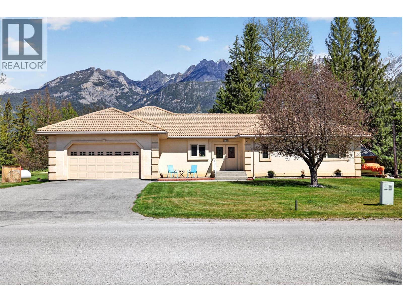 5102 Riverside Drive, Fairmont Hot Springs, British Columbia  V0B 1L1 - Photo 2 - 10386294