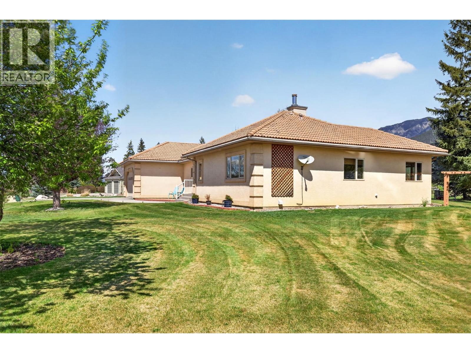 5102 Riverside Drive, Fairmont Hot Springs, British Columbia  V0B 1L1 - Photo 62 - 10386294