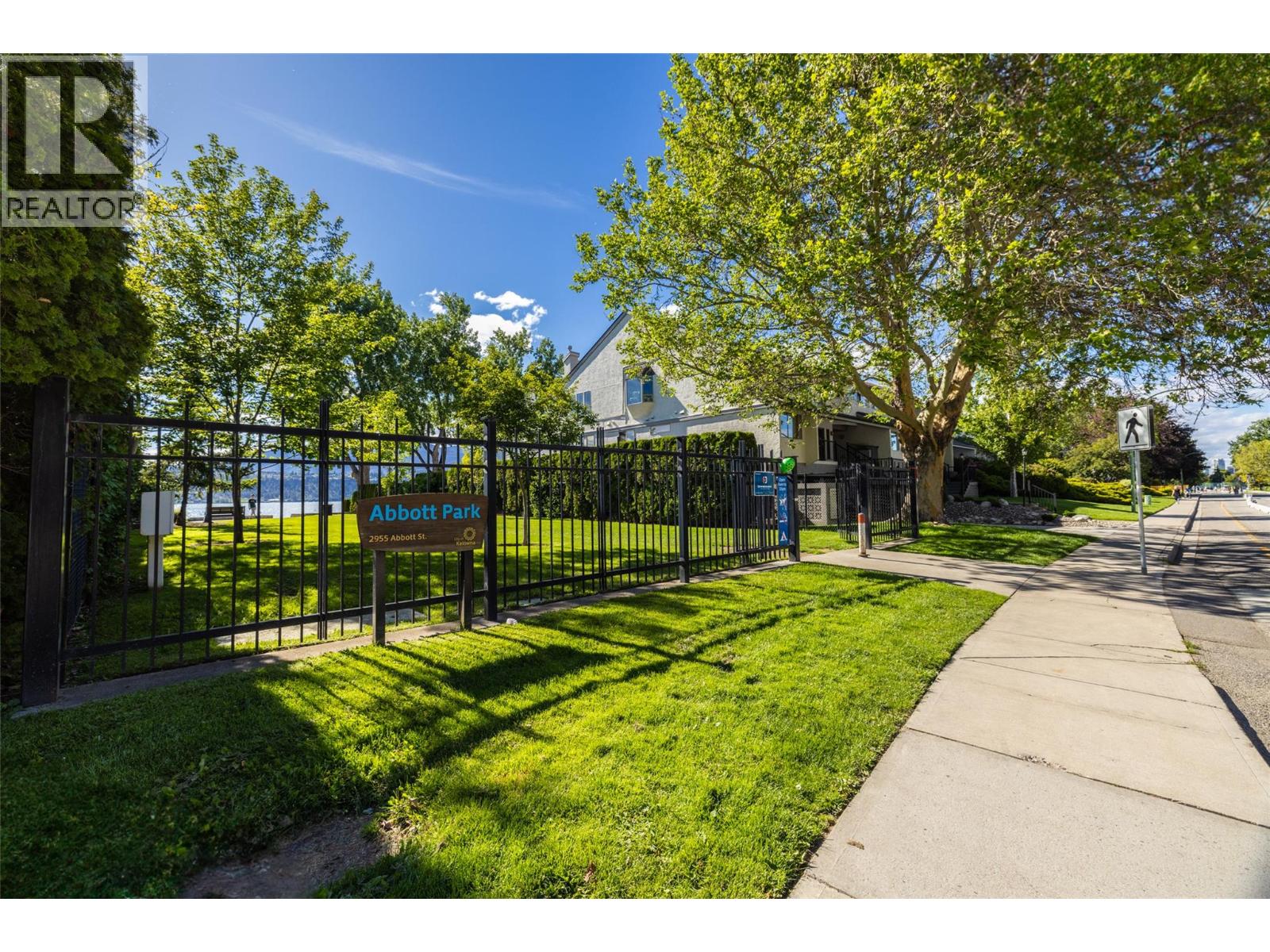 2901 Abbott Street Unit# 305, Kelowna, British Columbia  V1Y 1G7 - Photo 2 - 10385954