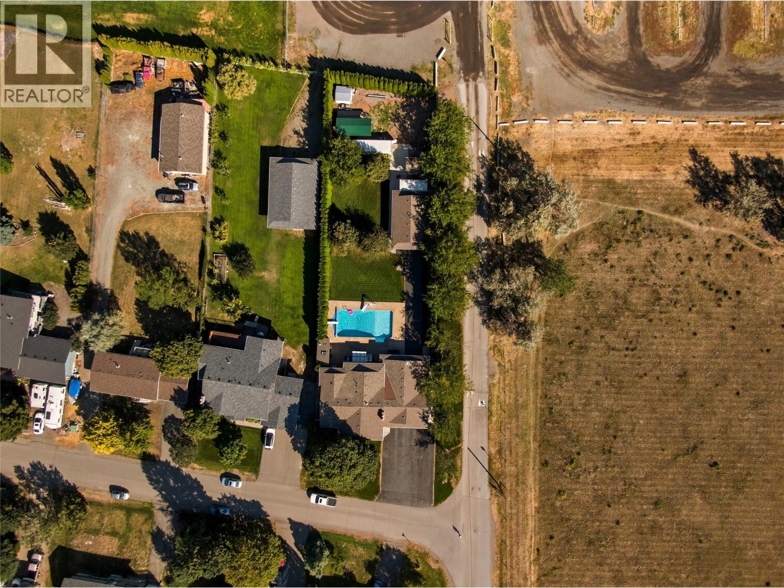 5996 Todd Hill Crescent, Kamloops, British Columbia  V2C 4X8 - Photo 5 - 10386514