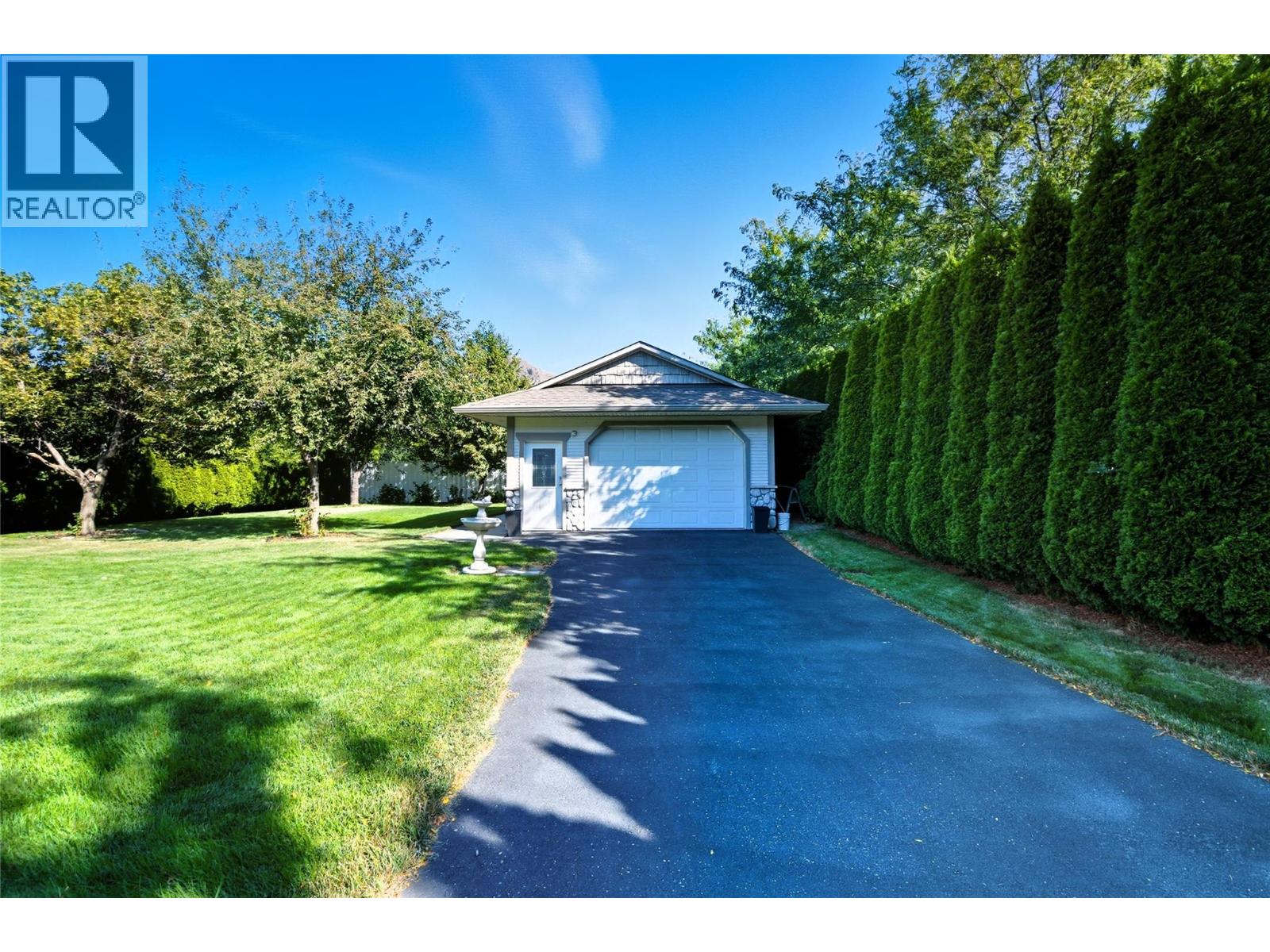 5996 Todd Hill Crescent, Kamloops, British Columbia  V2C 4X8 - Photo 6 - 10386514