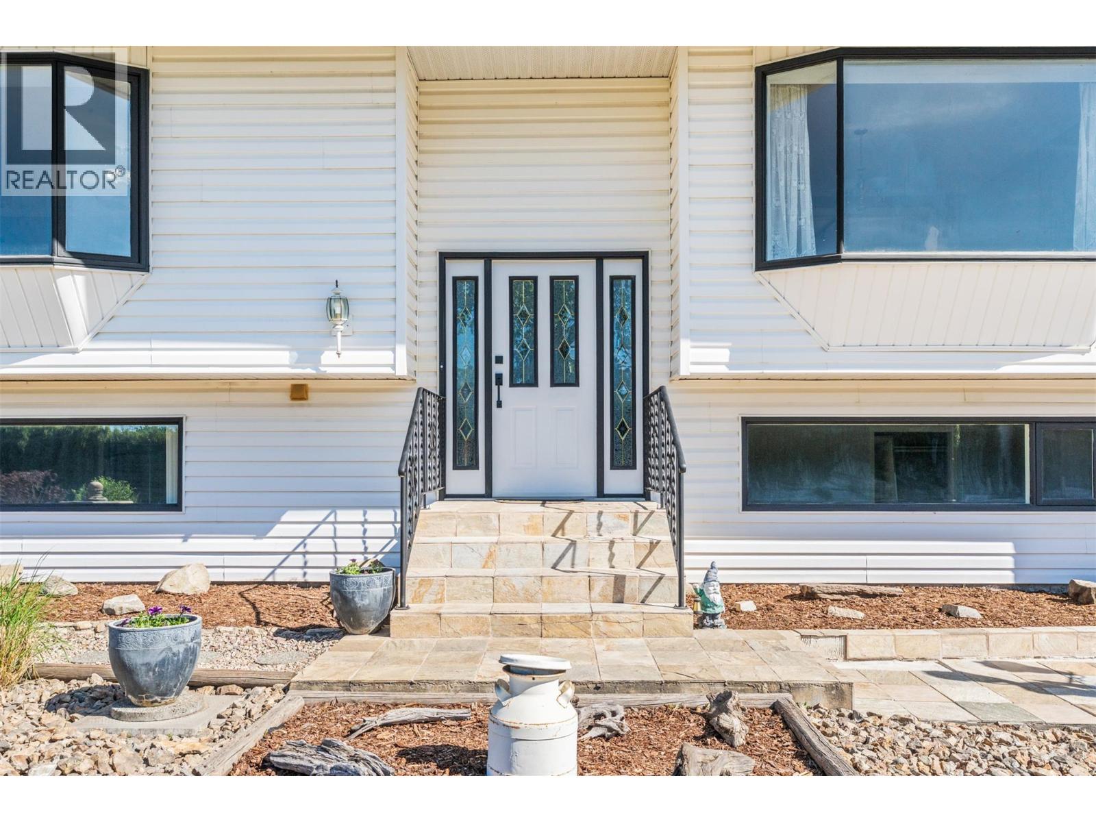 6109 Silver Star Road, Vernon, British Columbia  V1B 3P3 - Photo 5 - 10386233