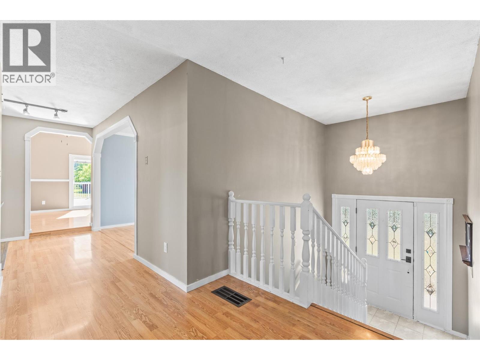 6109 Silver Star Road, Vernon, British Columbia  V1B 3P3 - Photo 6 - 10386233