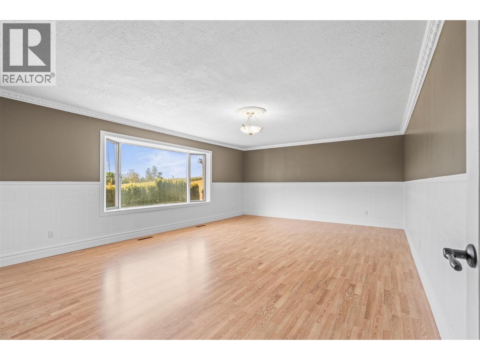 6109 Silver Star Road, Vernon, British Columbia  V1B 3P3 - Photo 7 - 10386233