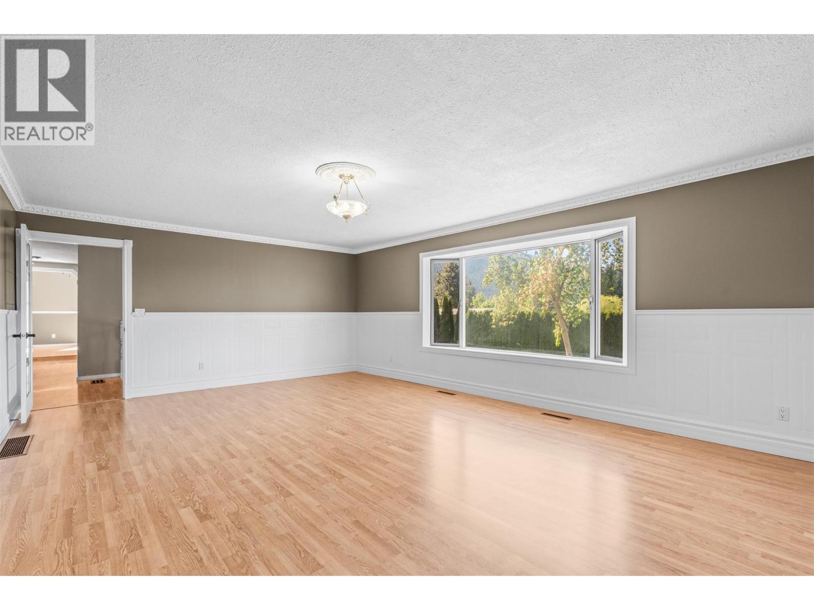 6109 Silver Star Road, Vernon, British Columbia  V1B 3P3 - Photo 8 - 10386233