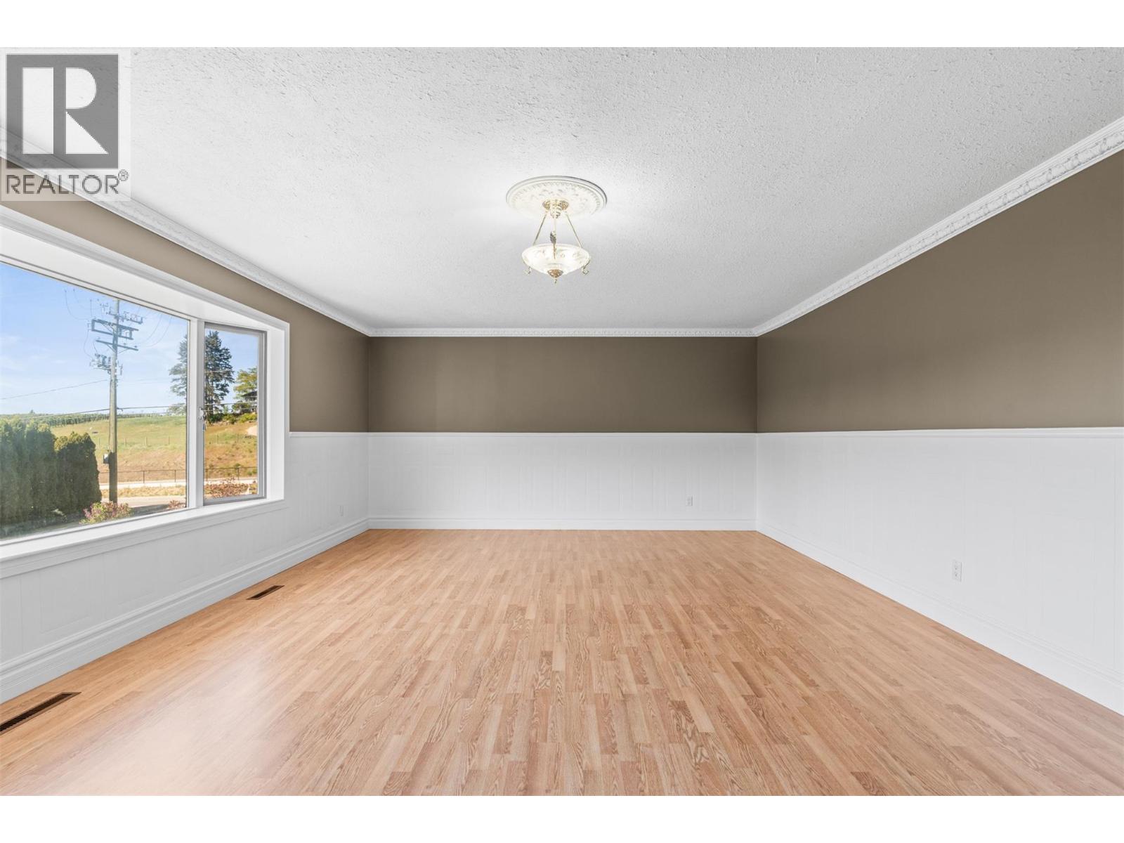 6109 Silver Star Road, Vernon, British Columbia  V1B 3P3 - Photo 9 - 10386233