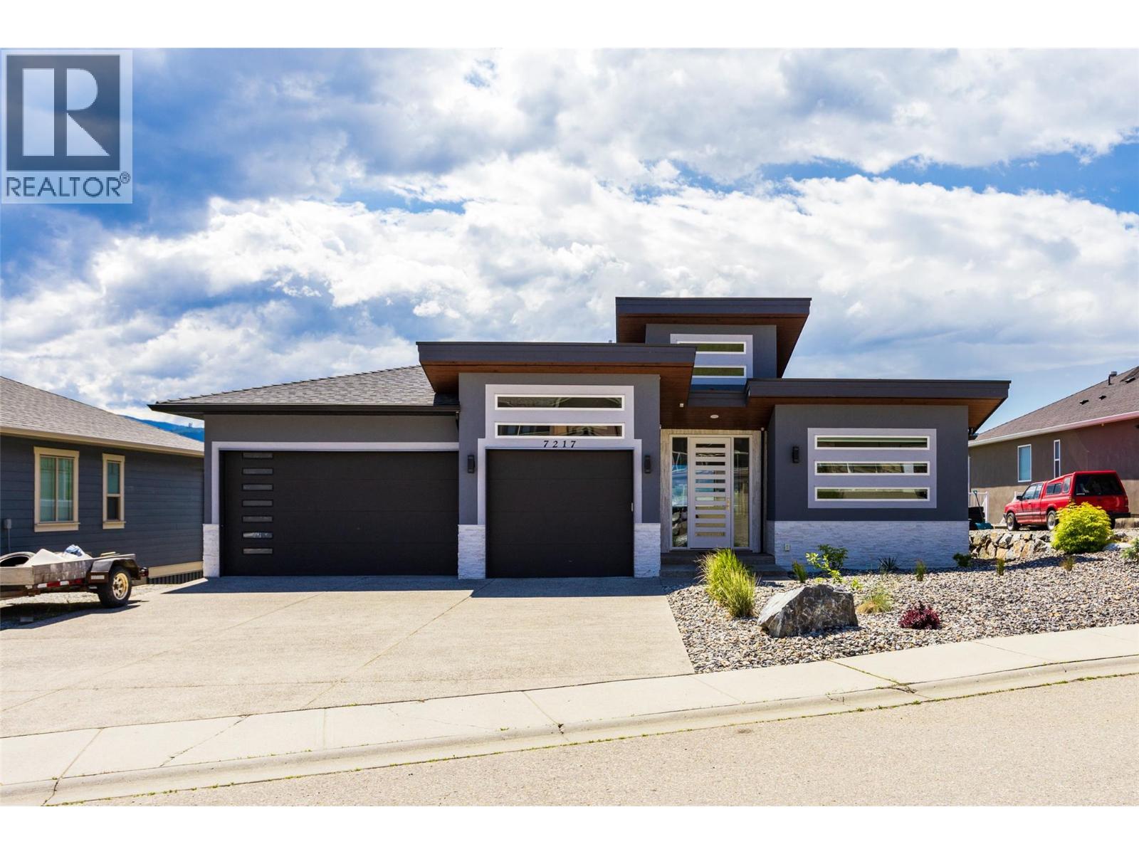 7217 Lakeridge Place, Vernon, British Columbia  V1H 1Y3 - Photo 1 - 10386149