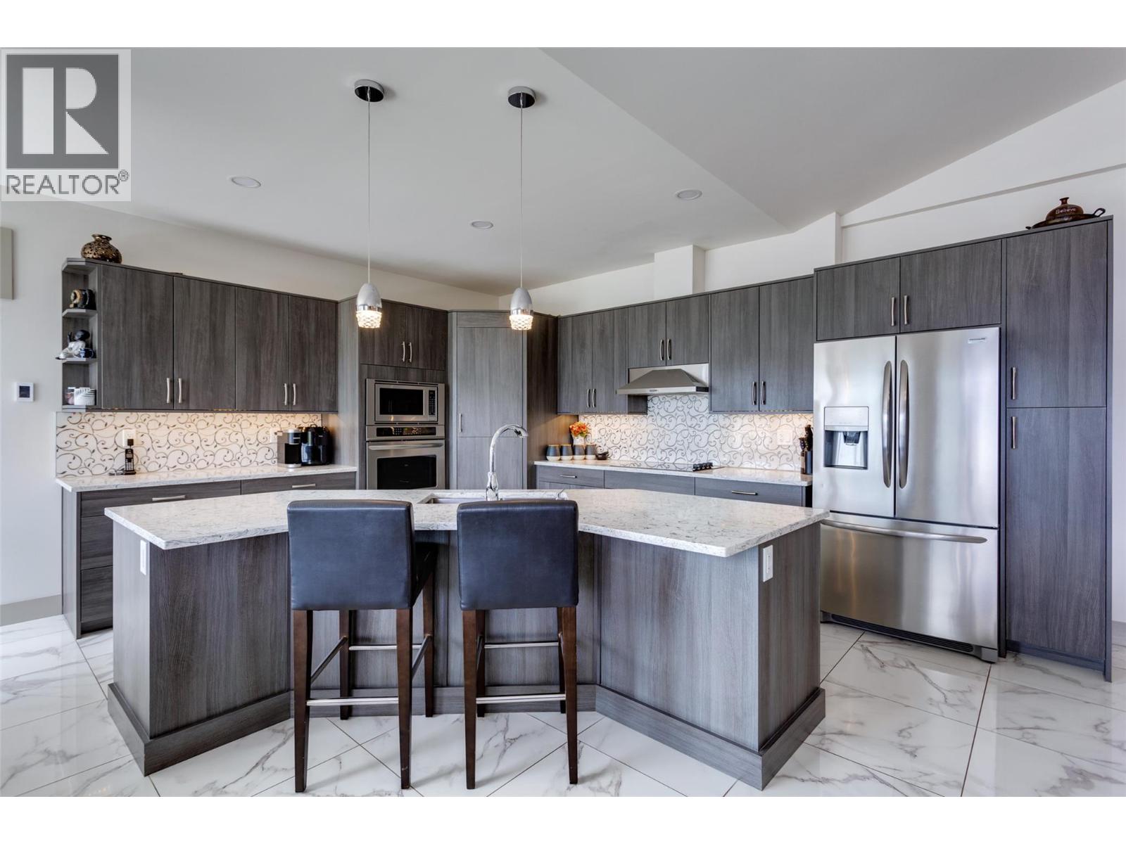 7217 Lakeridge Place, Vernon, British Columbia  V1H 1Y3 - Photo 11 - 10386149